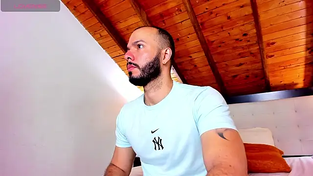 Tom Bailey online show from 10-25-25, 12:45