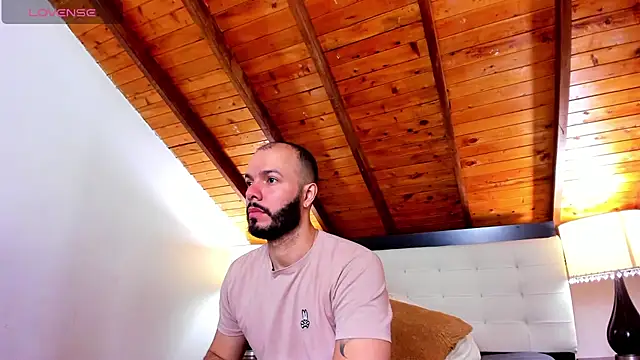 Tom Bailey online show from 11-11-25, 12:49