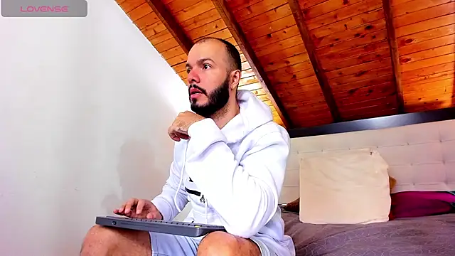 Tom Bailey online show from 11-16-25, 01:28