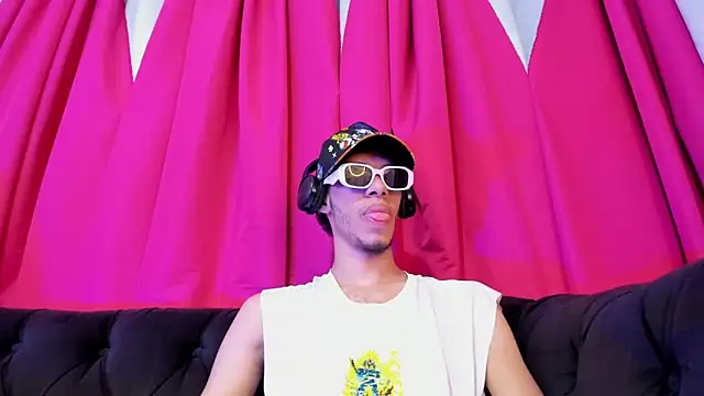 Snapshot of TomyMosterCock chatting on 12-24-24, 12:44 TomyMosterCock online show from 12-24-24, 12:44