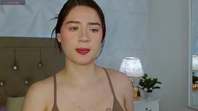 Gwen drew online show from 04-21-26, 01:28