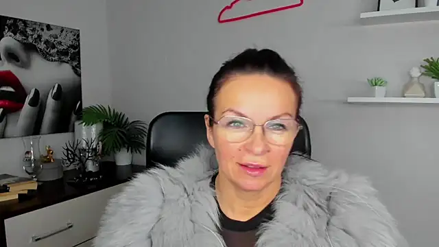 HelenLuxx online show from 01-14-25, 10:17