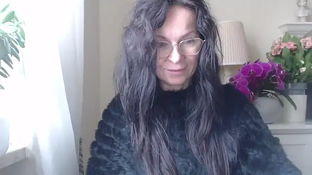 HelenLuxx online show from 10-27-25, 07:12