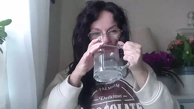 HelenLuxx online show from 10-30-25, 07:32