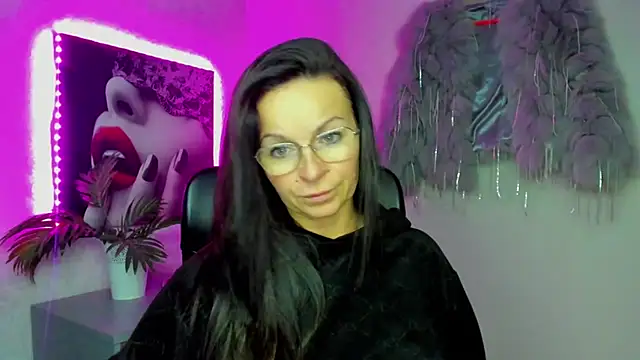 HelenLuxx online show from 11-25-25, 03:45