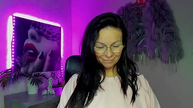 HelenLuxx online show from 11-30-25, 07:07