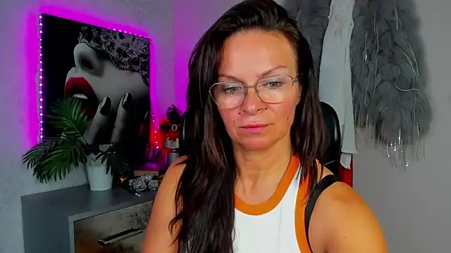 HelenLuxx online show from 06-11-26, 04:38