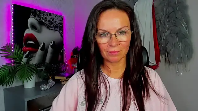 HelenLuxx online show from 06-17-26, 03:24