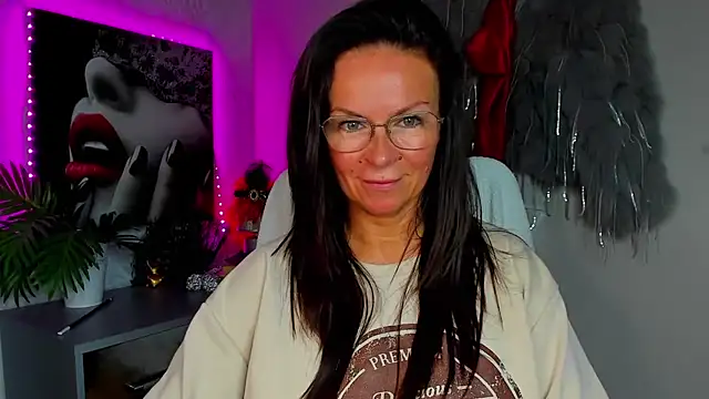 HelenLuxx online show from 07-26-26, 01:40