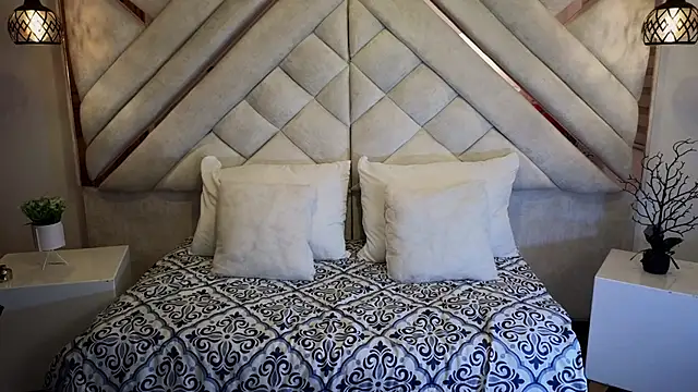 Snapshot of leslyflorez chatting on 02-09-25, 12:06 leslyflorez online show from 02-09-25, 12:06