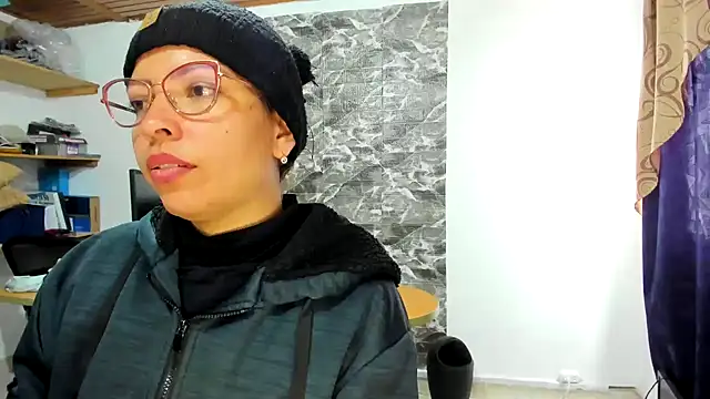 Snapshot of THEBOSSLARA chatting on 02-18-25, 05:53 THEBOSSLARA online show from 02-18-25, 05:53