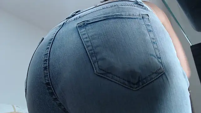 Amelia Debora Antonella online show from 11-11-25, 01:11