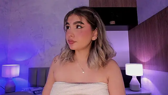 Snapshot of SamantaBone chatting on 12-28-24, 12:57 SamantaBone online show from 12-28-24, 12:57