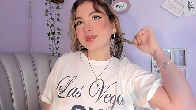 Snapshot of SamantaBone chatting on 03-03-25, 12:59 SamantaBone online show from 03-03-25, 12:59