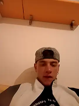 Snapshot of Gibboto chatting on 09-24-25, 11:24 Gibboto online show from 09-24-25, 11:24