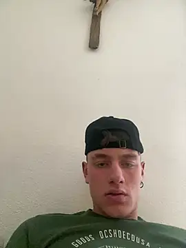 Snapshot of Gibboto chatting on 02-10-26, 12:42 Gibboto online show from 02-10-26, 12:42