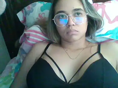 Snapshot of trianabell chatting on 12-13-24, 07:43 trianabell online show from 12-13-24, 07:43