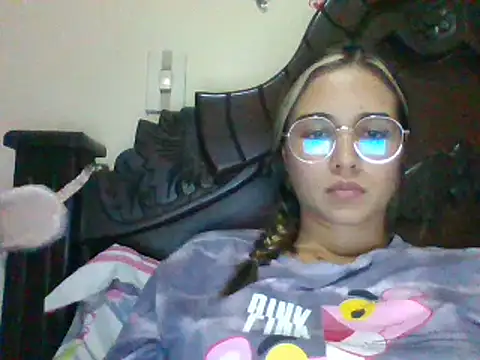 Snapshot of trianabell chatting on 12-20-24, 12:52 trianabell online show from 12-20-24, 12:52