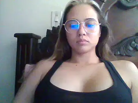 Snapshot of trianabell chatting on 01-03-25, 05:31 trianabell online show from 01-03-25, 05:31
