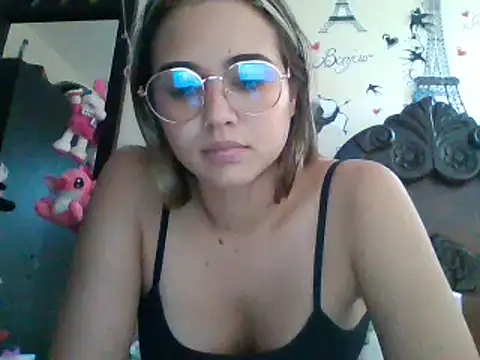 Snapshot of trianabell chatting on 01-10-25, 07:54 trianabell online show from 01-10-25, 07:54