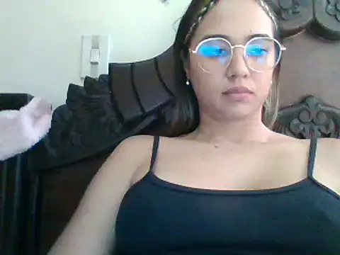 Snapshot of trianabell chatting on 01-11-25, 05:51 trianabell online show from 01-11-25, 05:51