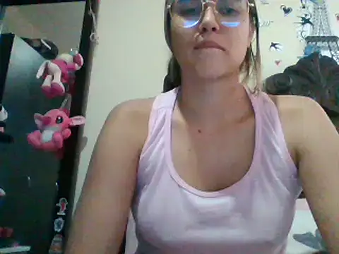 Snapshot of trianabell chatting on 01-17-25, 09:28 trianabell online show from 01-17-25, 09:28