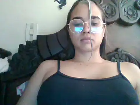 Snapshot of trianabell chatting on 01-21-25, 05:51 trianabell online show from 01-21-25, 05:51