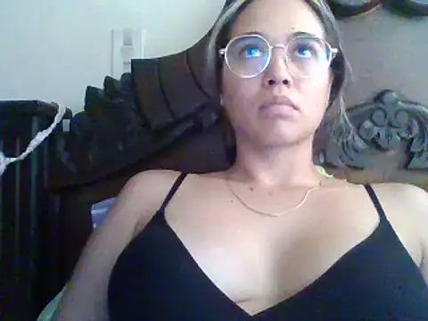 Snapshot of trianabell chatting on 02-05-25, 07:31 trianabell online show from 02-05-25, 07:31