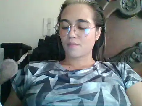 Snapshot of trianabell chatting on 02-07-25, 06:02 trianabell online show from 02-07-25, 06:02