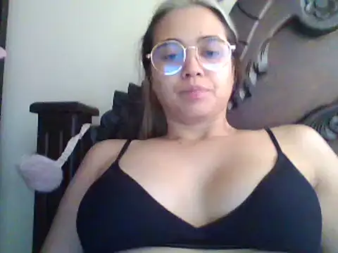 Snapshot of trianabell chatting on 02-14-25, 05:03 trianabell online show from 02-14-25, 05:03
