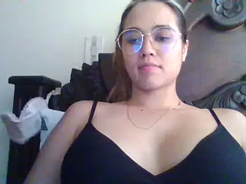 Snapshot of trianabell chatting on 02-18-25, 09:09 trianabell online show from 02-18-25, 09:09