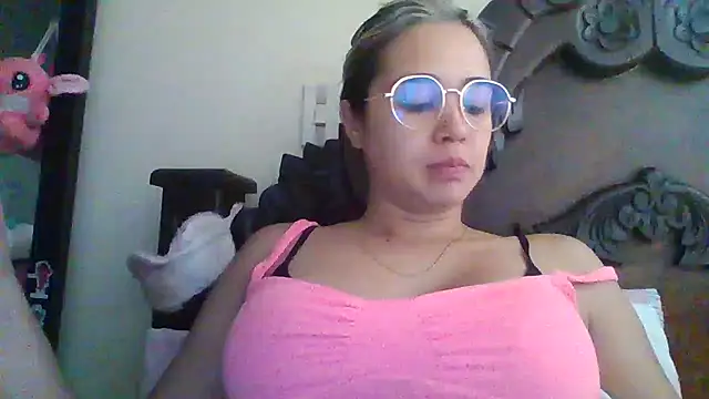Snapshot of trianabell chatting on 02-20-25, 06:57 trianabell online show from 02-20-25, 06:57