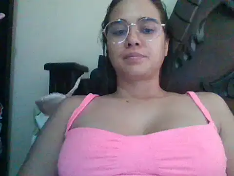 Snapshot of trianabell chatting on 02-26-25, 05:39 trianabell online show from 02-26-25, 05:39