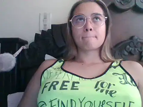 Snapshot of trianabell chatting on 02-28-25, 05:48 trianabell online show from 02-28-25, 05:48