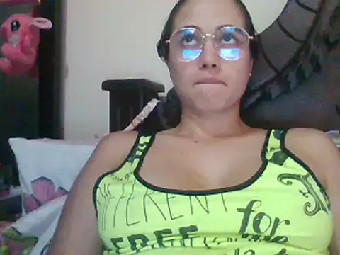 Snapshot of trianabell chatting on 03-04-25, 07:43 trianabell online show from 03-04-25, 07:43