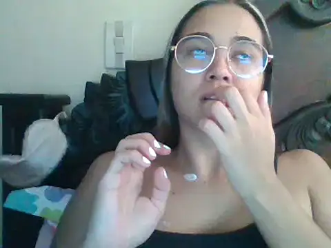 Snapshot of trianabell chatting on 03-18-25, 04:59 trianabell online show from 03-18-25, 04:59