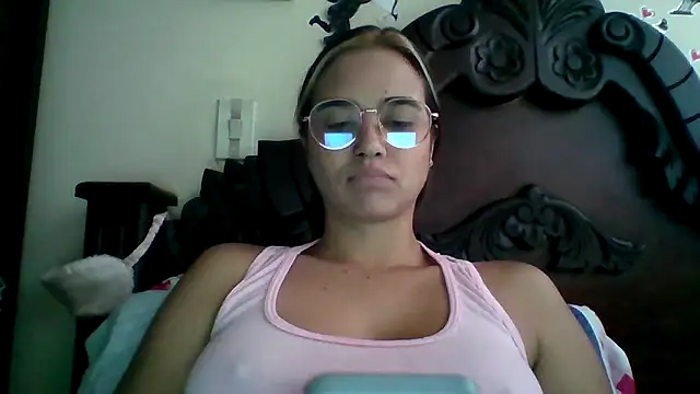 Snapshot of trianabell chatting on 09-08-25, 04:39 trianabell online show from 09-08-25, 04:39