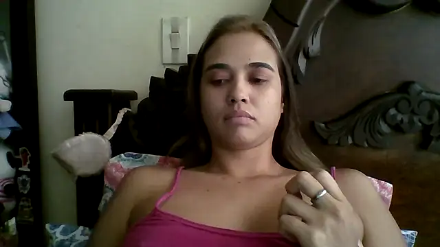 Snapshot of trianabell chatting on 09-19-25, 05:46 trianabell online show from 09-19-25, 05:46