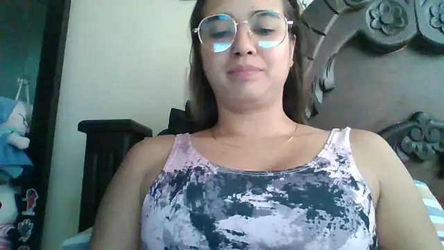 Snapshot of trianabell chatting on 10-11-25, 01:31 trianabell online show from 10-11-25, 01:31