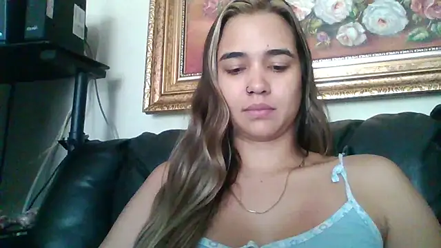 Snapshot of trianabell chatting on 10-12-25, 04:50 trianabell online show from 10-12-25, 04:50