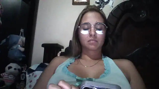 Snapshot of trianabell chatting on 10-14-25, 01:39 trianabell online show from 10-14-25, 01:39