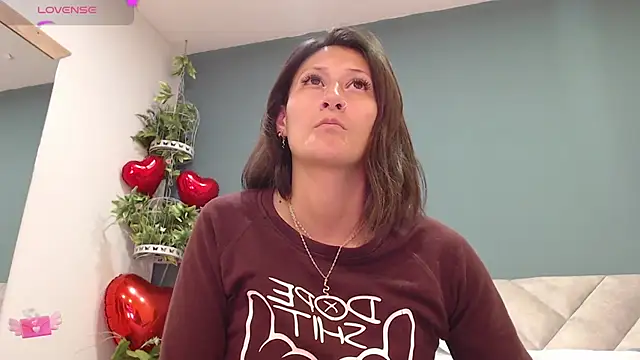 SharisWillian online show from 02-26-25, 04:03