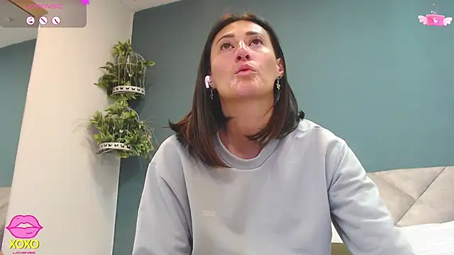 SharisWillian online show from 03-12-26, 04:07