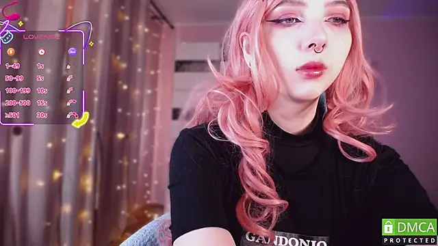 JustMeowGirl online show from 10-26-25, 04:18