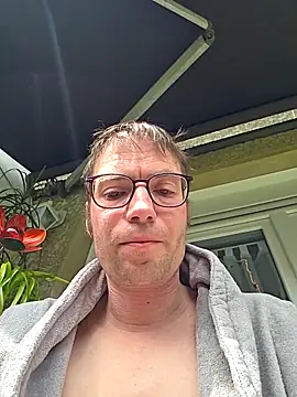 Snapshot of Schnubby1 chatting on 04-27-26, 12:36 Schnubby1 online show from 04-27-26, 12:36