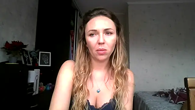 AngelinaLove28 online show from 12-15-25, 08:29