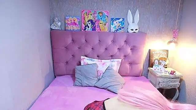 charlottemoonxz online show from 04-05-26, 07:00