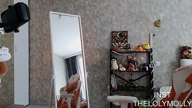 LolyMolli online show from 06-19-26, 10:41