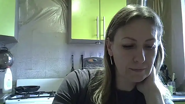 Snapshot of AshleyXHoney chatting on 04-17-26, 06:38 AshleyXHoney online show from 04-17-26, 06:38