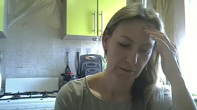 Snapshot of AshleyXHoney chatting on 04-22-26, 08:06 AshleyXHoney online show from 04-22-26, 08:06